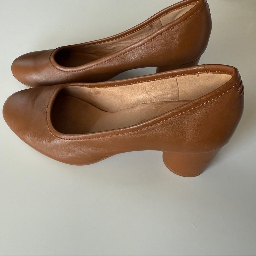 MADEWELL | The Reid Pump in English Saddle Leather - Picture 5 of 10